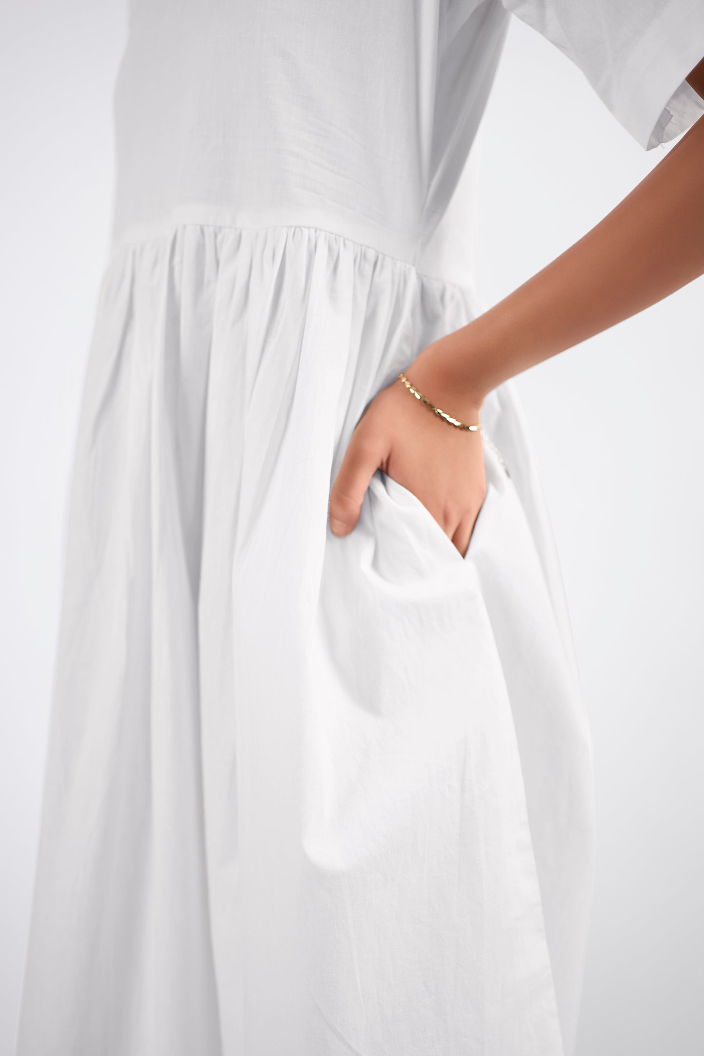 V-neck white casual midi dress