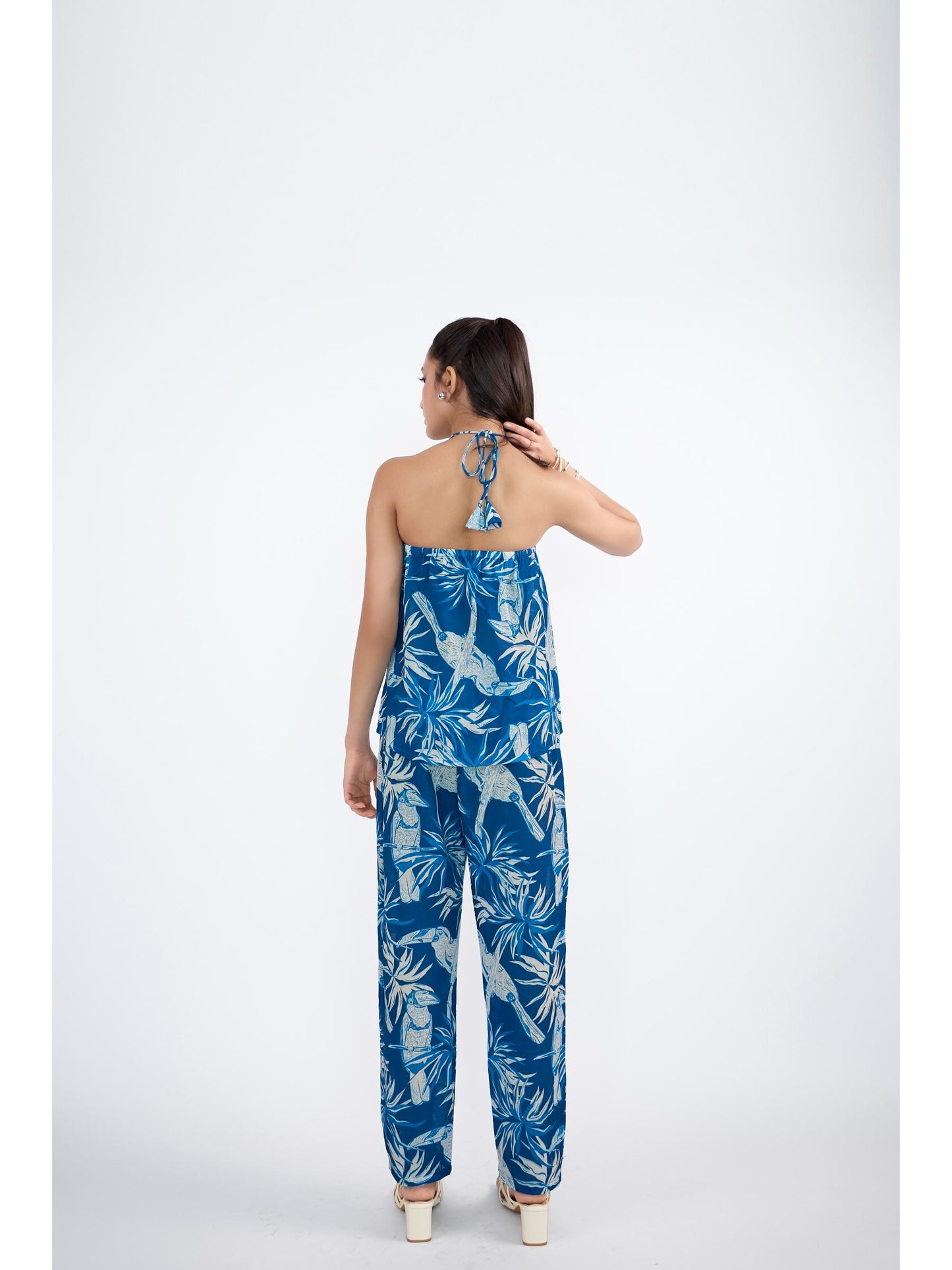 Chic halter neck tie-up top with pants