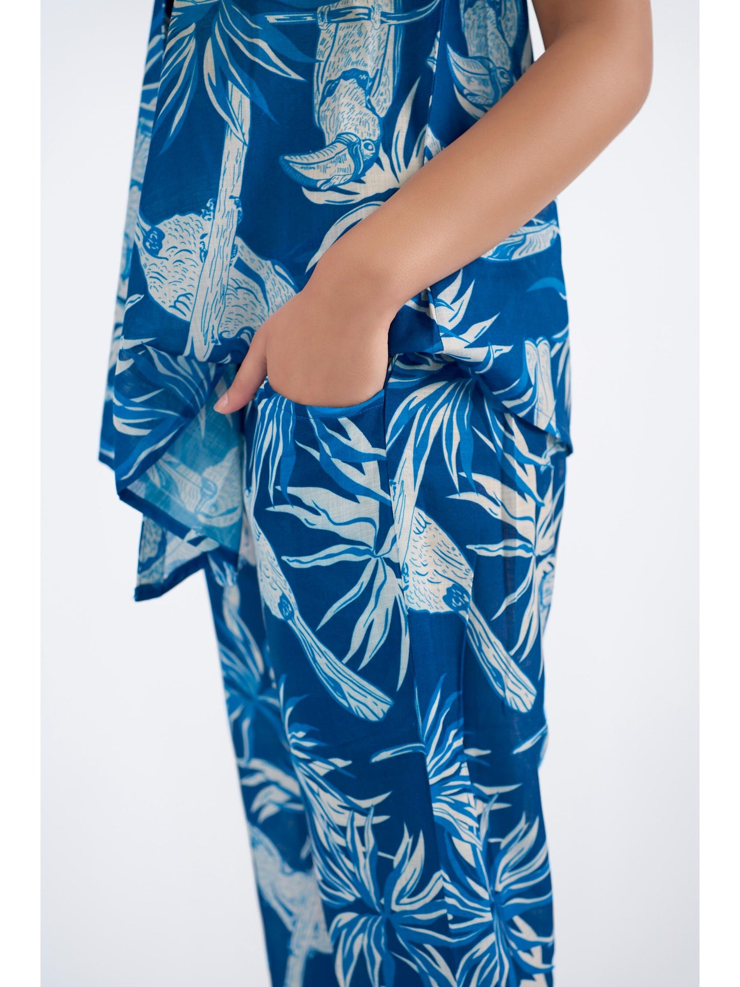 Chic halter neck tie-up top with pants