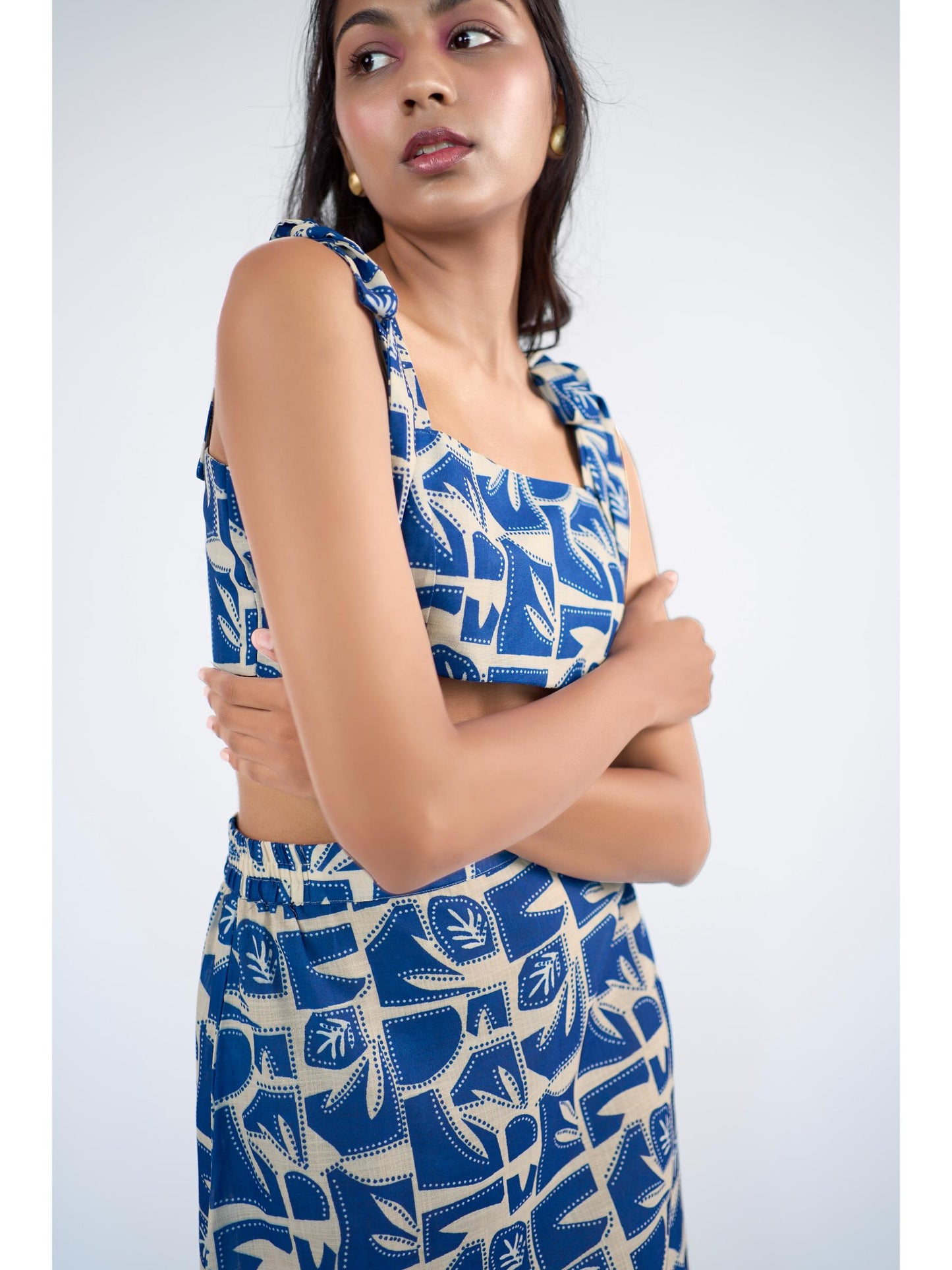 Abstract printed shoulder tie strings top with slip on skirt