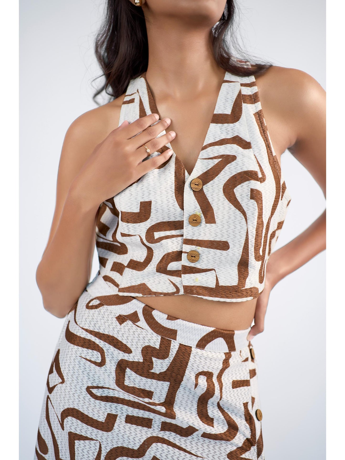 V-neck waistcoat with a side slit skirt