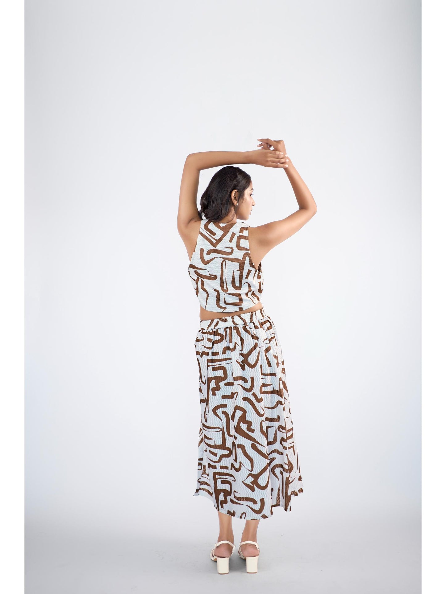 V-neck waistcoat with a side slit skirt