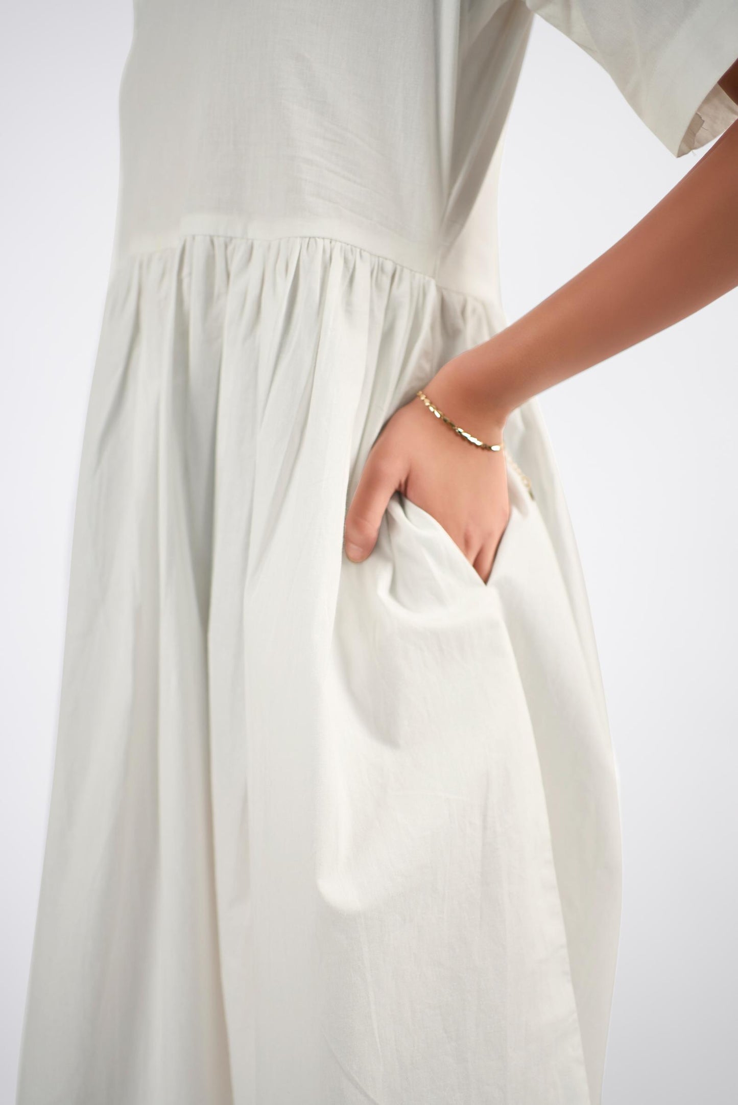 V-neck white casual midi dress